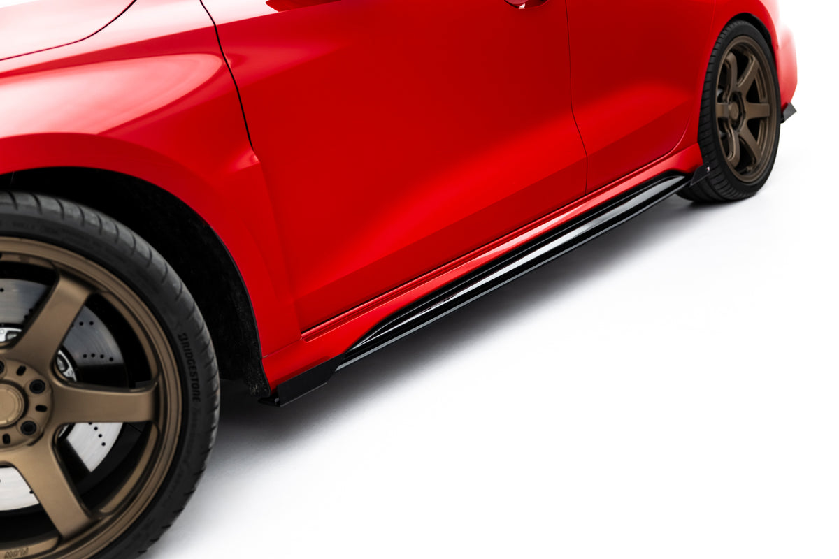 Sideskjørt med flaps V1 montert på Audi RS3 Sedan 8Y Facelift sett fra siden