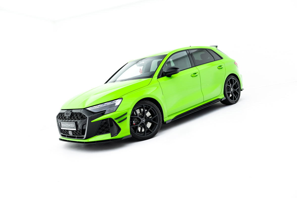 Sideskjørt-diffusere med flaps montert på Audi RS3 Sportback 8Y Facelift