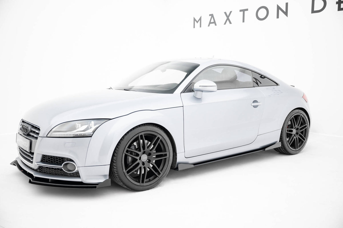 Nærbilde av flaps i matt svart ABS-plast til Audi TT S 8J