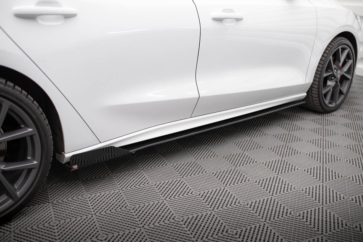 Street Pro sideskjørt-diffusorer med flaps til Ford Focus MK4, sett ovenfra