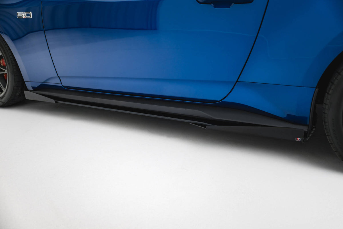 Street Pro sidepanel med flaps til Ford Mustang GT, vist med monteringssett