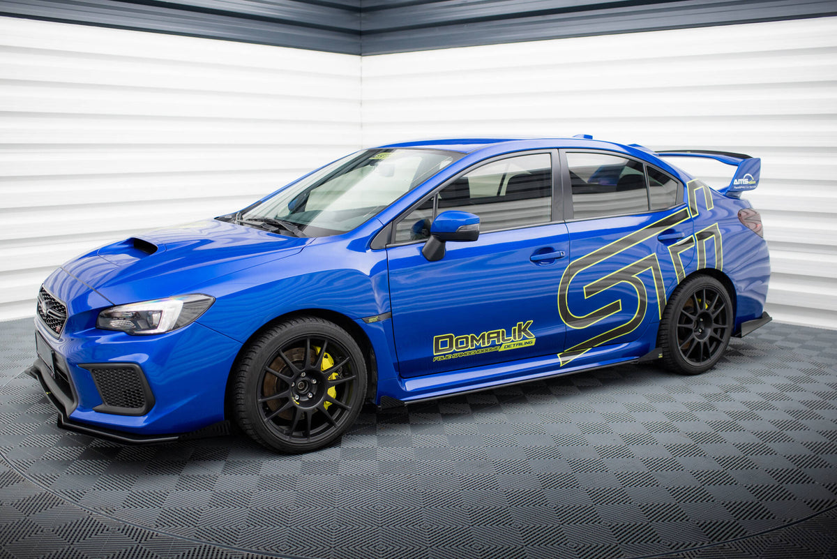 Sideskjørt med flaps for Subaru WRX STI montert langs terskel, sidevinkel
