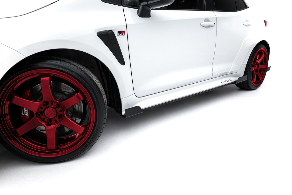 Sideskjørt-diffuser og flaps for Toyota GR Corolla MK12 sett ovenfra
