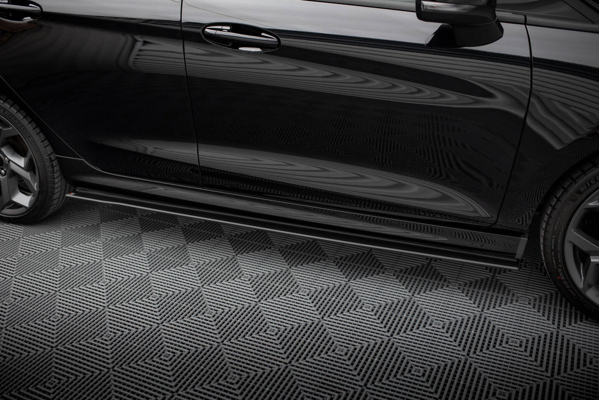 Nærbilde av Street Pro sideskjørt i 10 mm ABS-plast for Ford Fiesta MK8