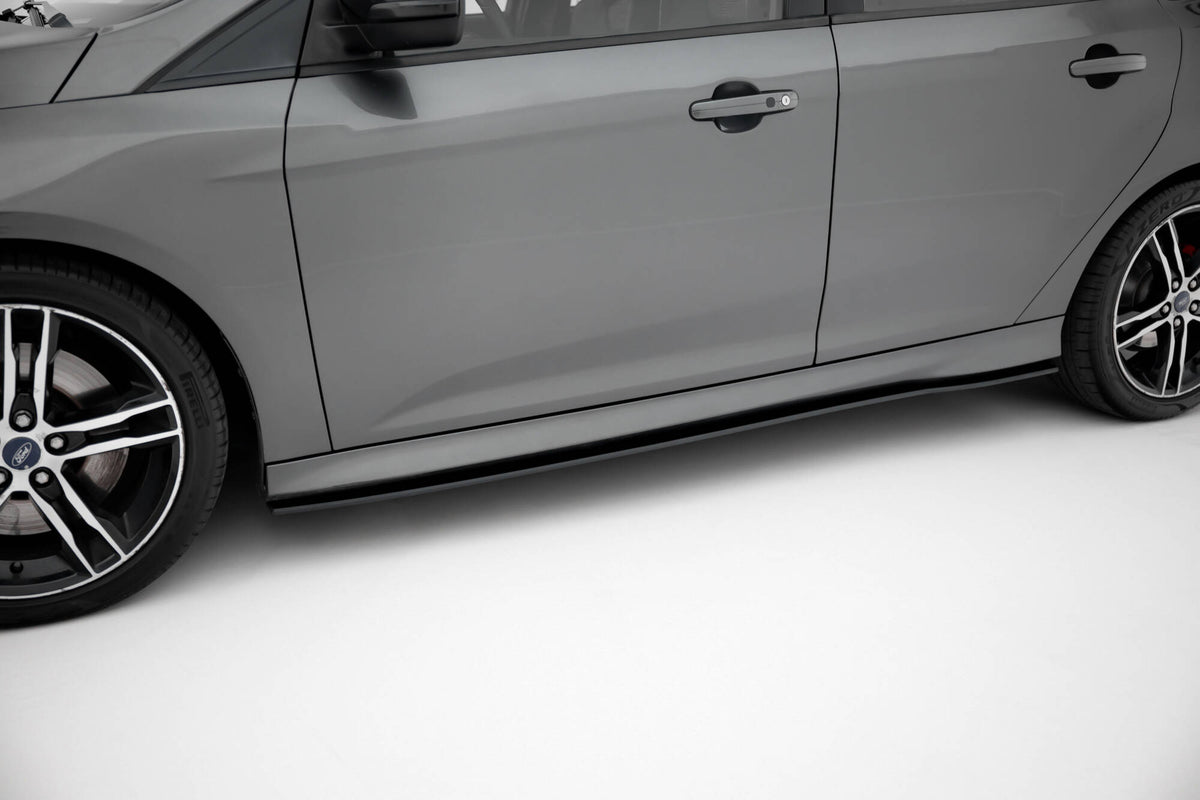Street Pro sideskjørt-diffusorer til Ford Focus ST MK3 Facelift i matt svart, sett forfra