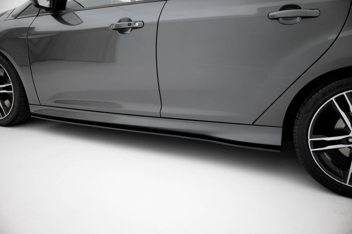 Nærbilde av Street Pro sideskjørt i 10 mm ABS-plast for Ford Focus ST