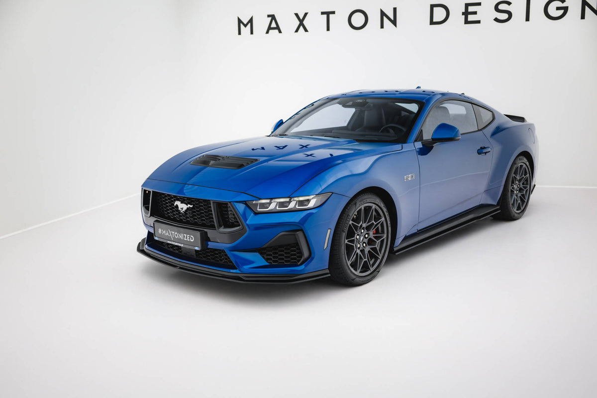 Sideskjørt fra Maxton Design montert på Ford Mustang GT Mk7 i nærbilde