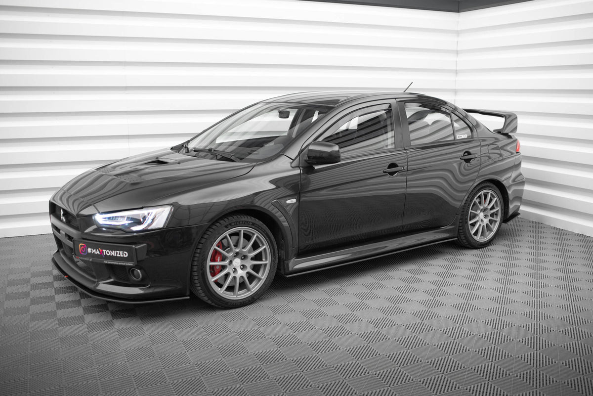 Sideskjørt diffuser montert under original sideskjørt på Lancer Evo X, skrå vinkel