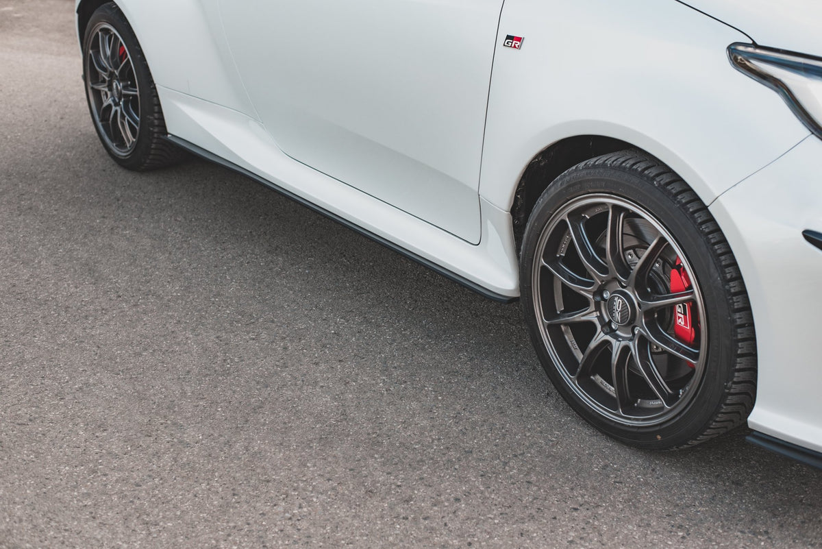 Sideskjørt Maxton M-Line i matt svart ABS-plast til Toyota GR Yaris MK4