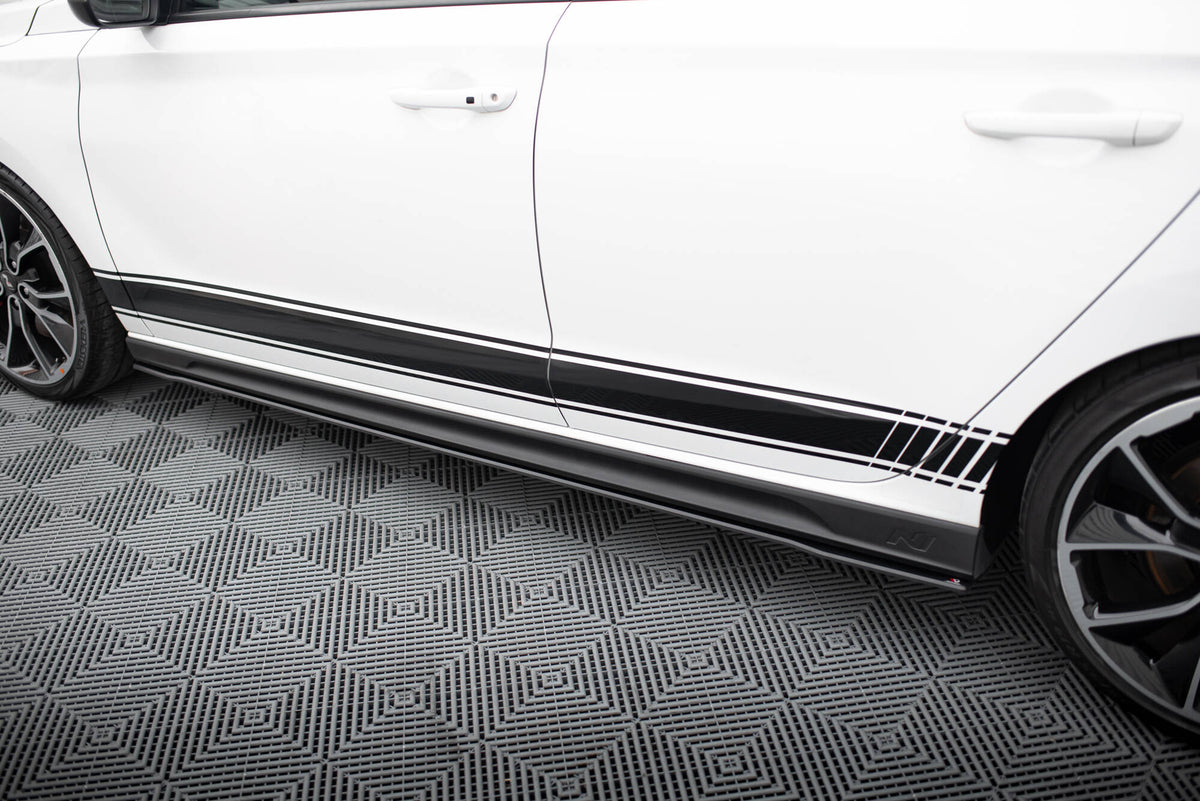 Nærbilde av Street Pro sideskjørt kantfinish for Hyundai i30 N