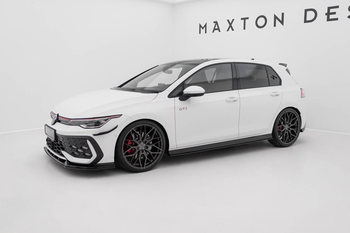 Sideskjørt-forlenger V.2 for VW Golf 8 GTI Clubsport / GTI sett rett fra siden