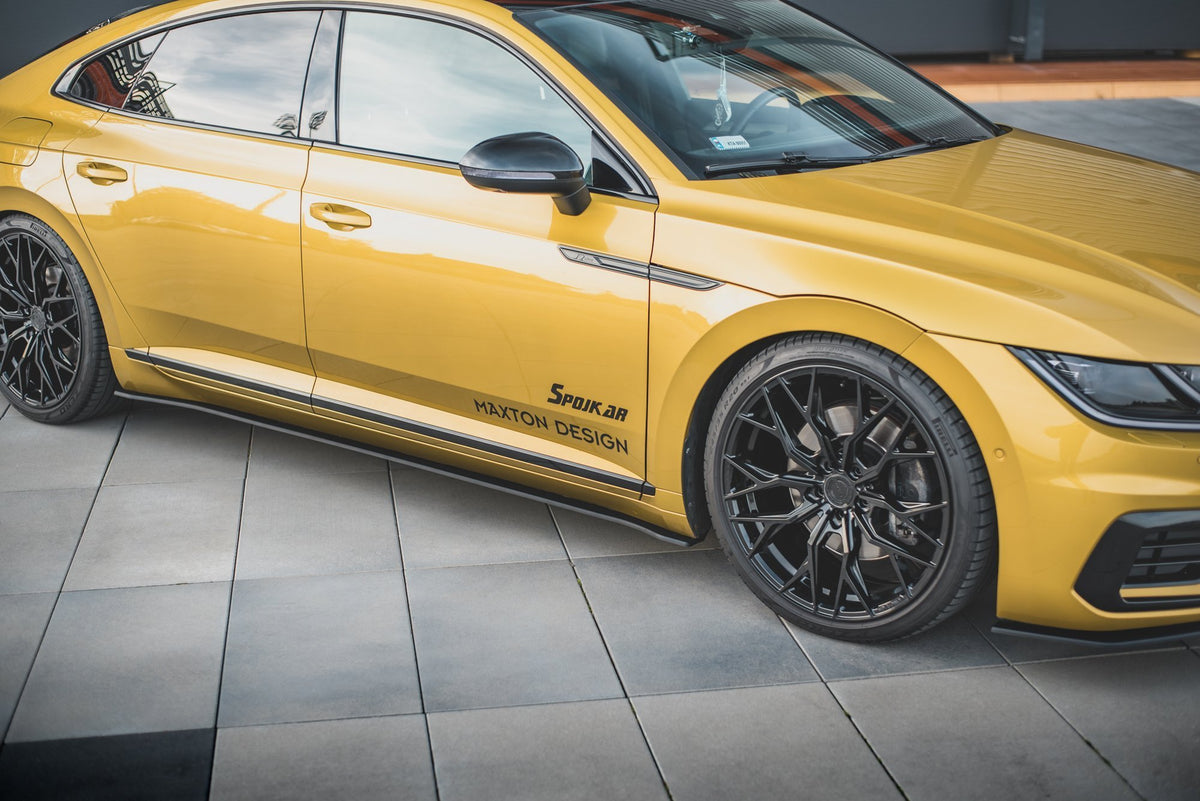Street Pro sideskjørt-diffusorer til VW Arteon R-Line i matt svart, sett ovenfra