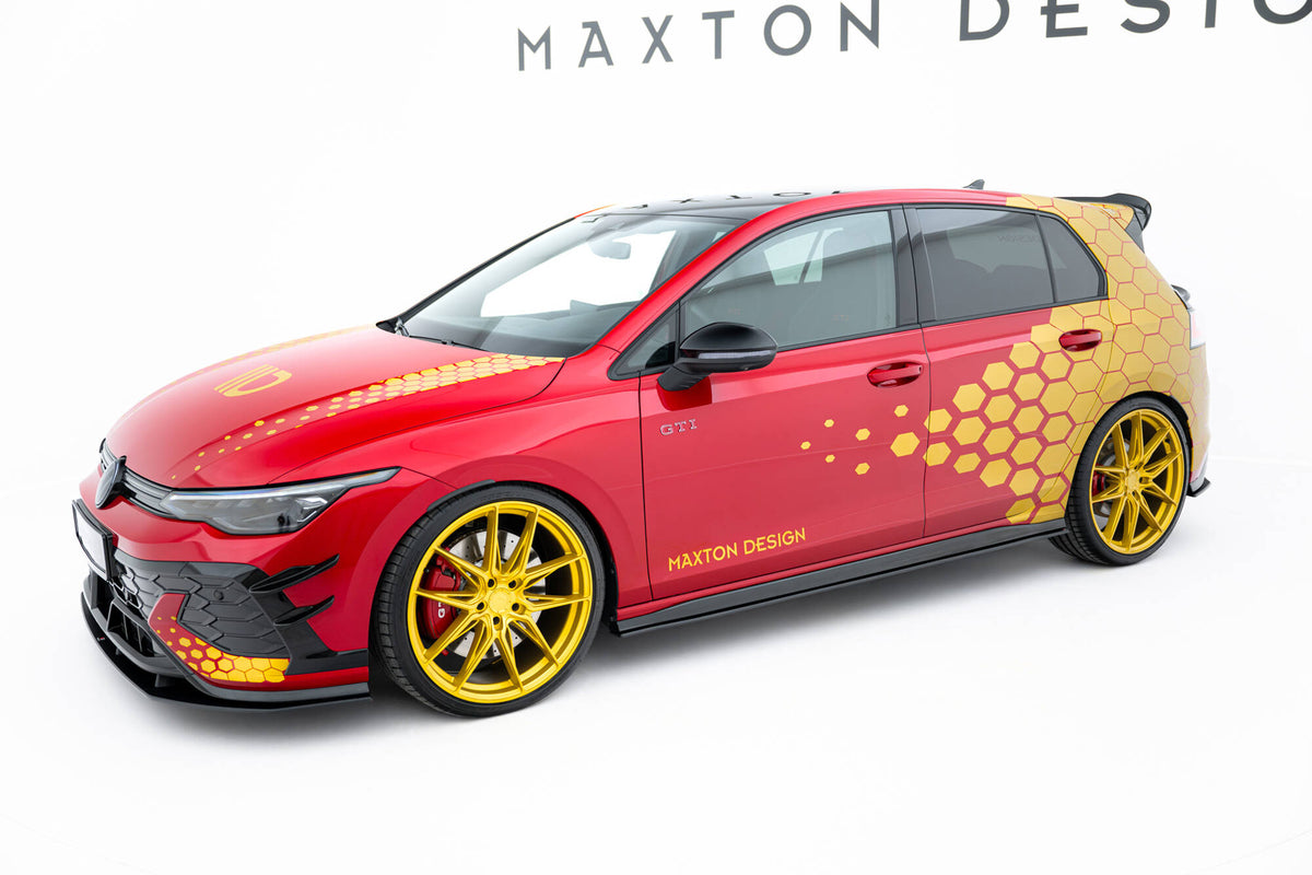 Street Pro sideskjørt diffuser montert på Volkswagen Golf GTI Clubsport Mk8 Facelift