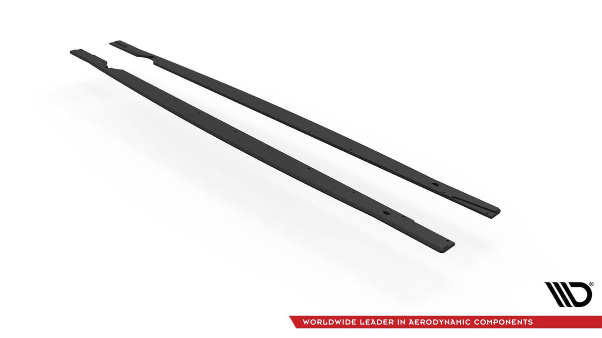 Sidepanel til VW Golf 8 R – nærbilde av overflaten med blank svart finish