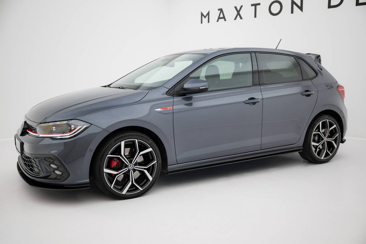 Sideskjørt diffuser i blank svart for VW Polo GTI Facelift, nærbilde av kantdesign