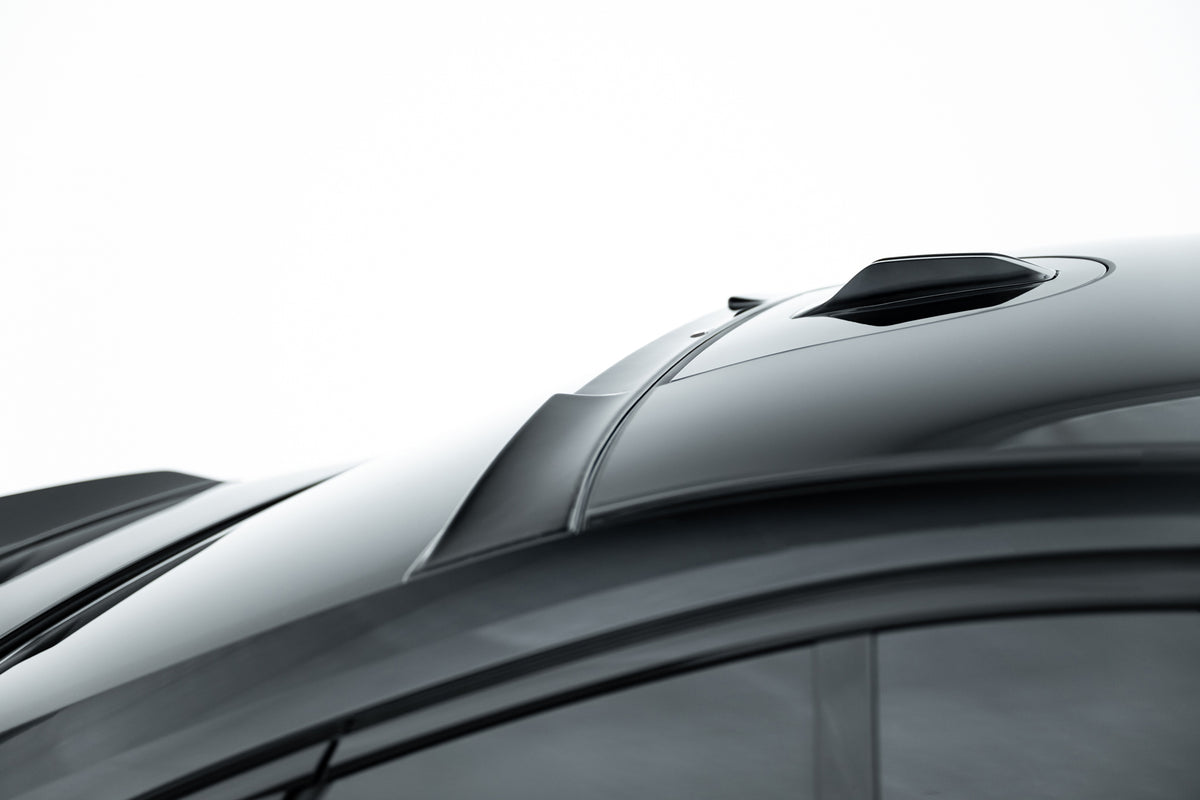 Detaljbilde av ABS-overflaten på takspoiler til BMW M5 Sedan G90