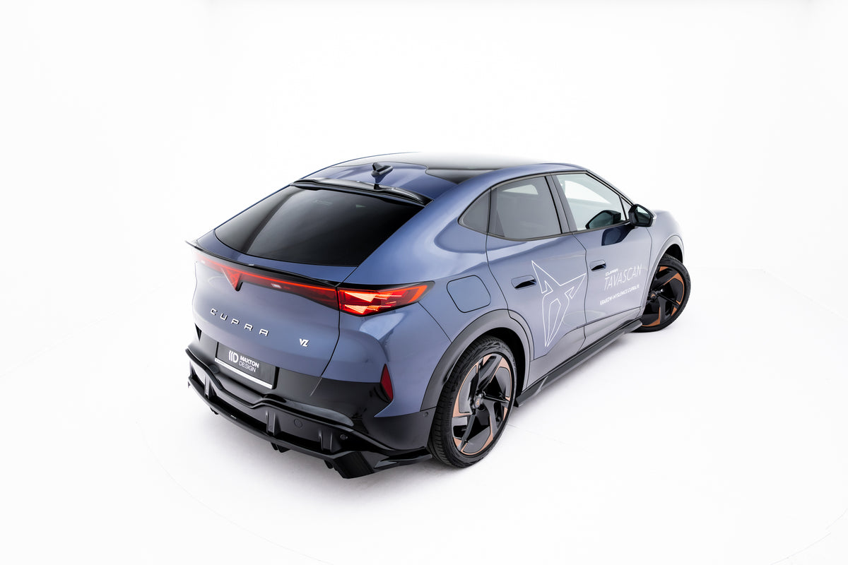 Bakrutens forlengelse (hekkspoiler) på Cupra Tavascan Mk1 sett fra siden
