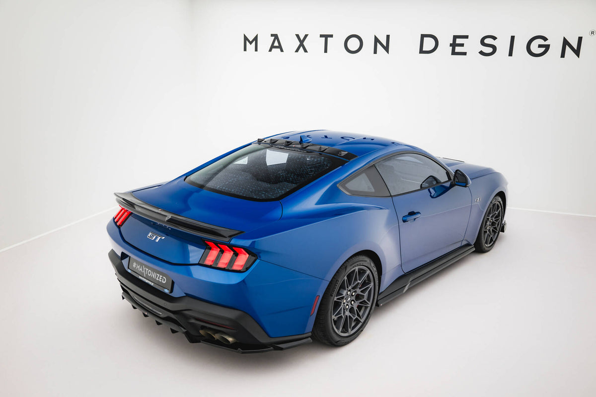 Maxton Design bakvindu-spoiler for Ford Mustang GT i nærbilde