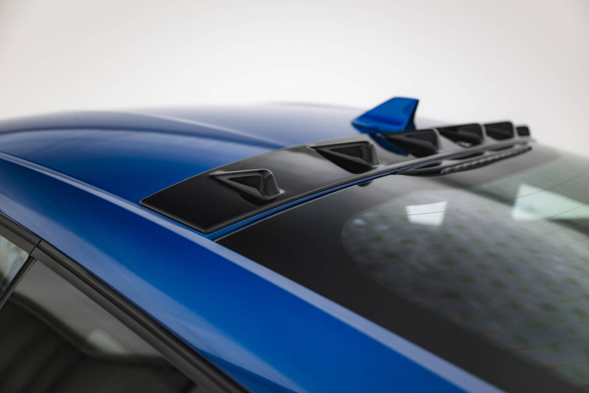 Spoilerforlenger til Ford Mustang GT Mk7 vist fra skrå vinkel bakfra