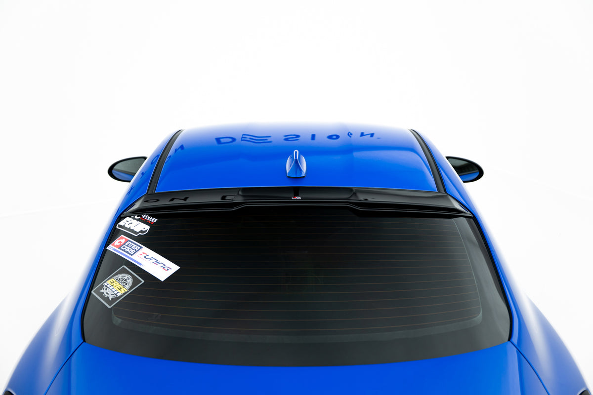Bakrutespoiler montert på overkant av bakruten på Subaru BRZ Mk2