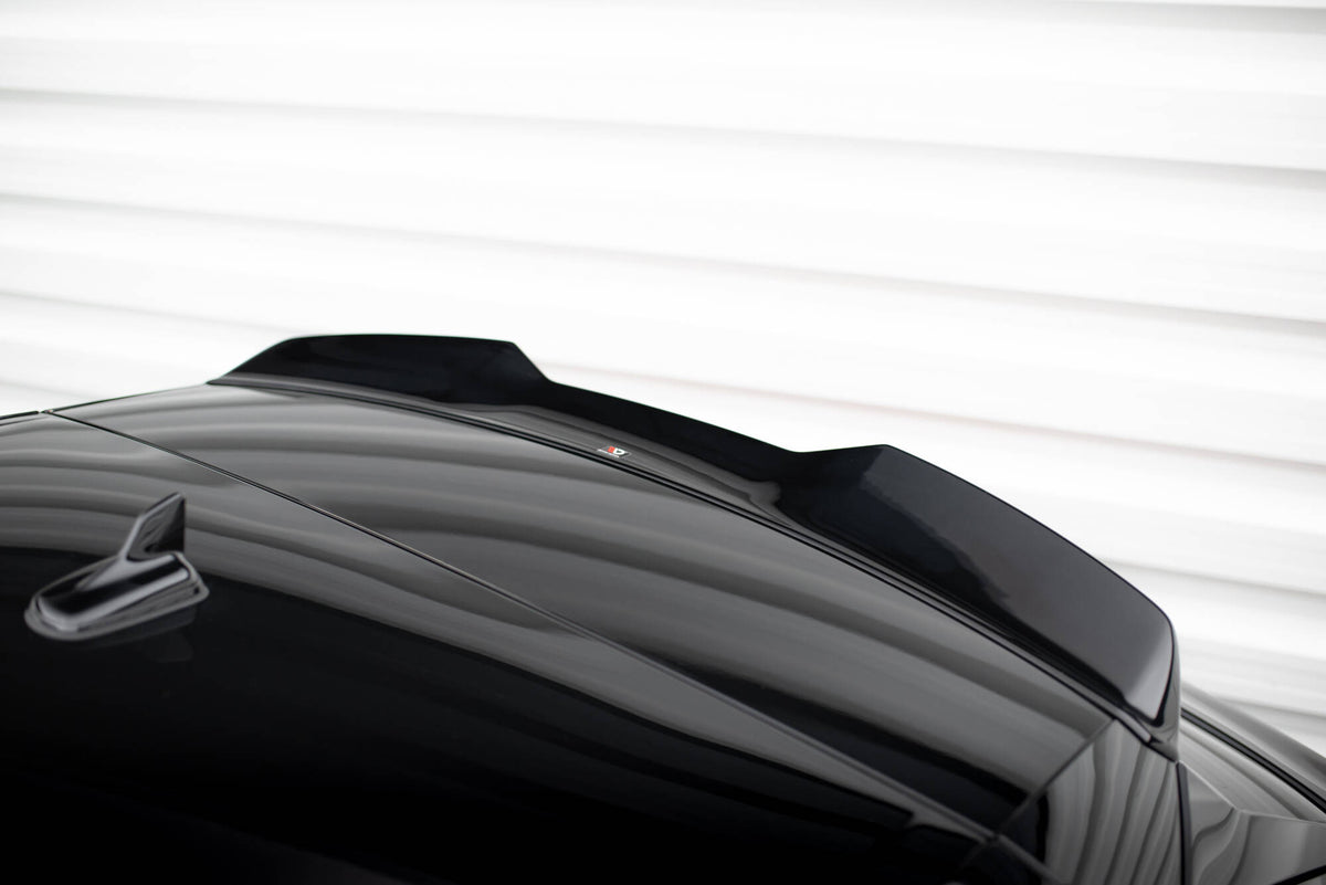 Audi Q8 S-Line Mk1 med øvre spoiler cap 3D sett bakfra