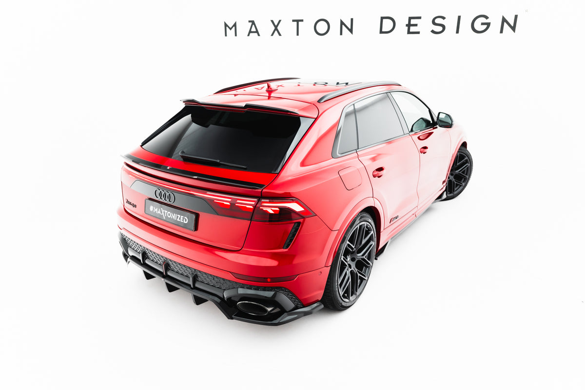 Nærbilde av blank sort overflate på Spoiler Cap for Audi RSQ8 Mk1 Facelift