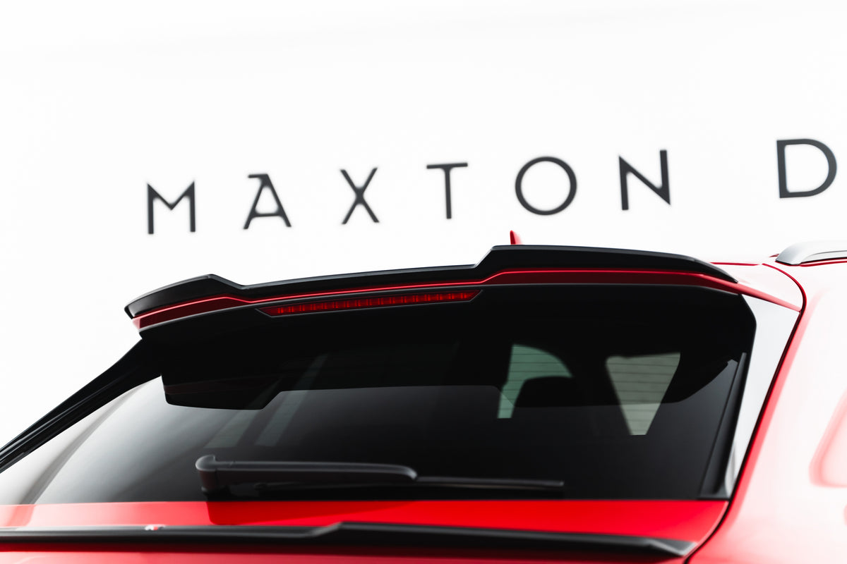 Spoiler Cap i blank sort ABS til Audi RSQ8 Mk1 Facelift montert på bakluken