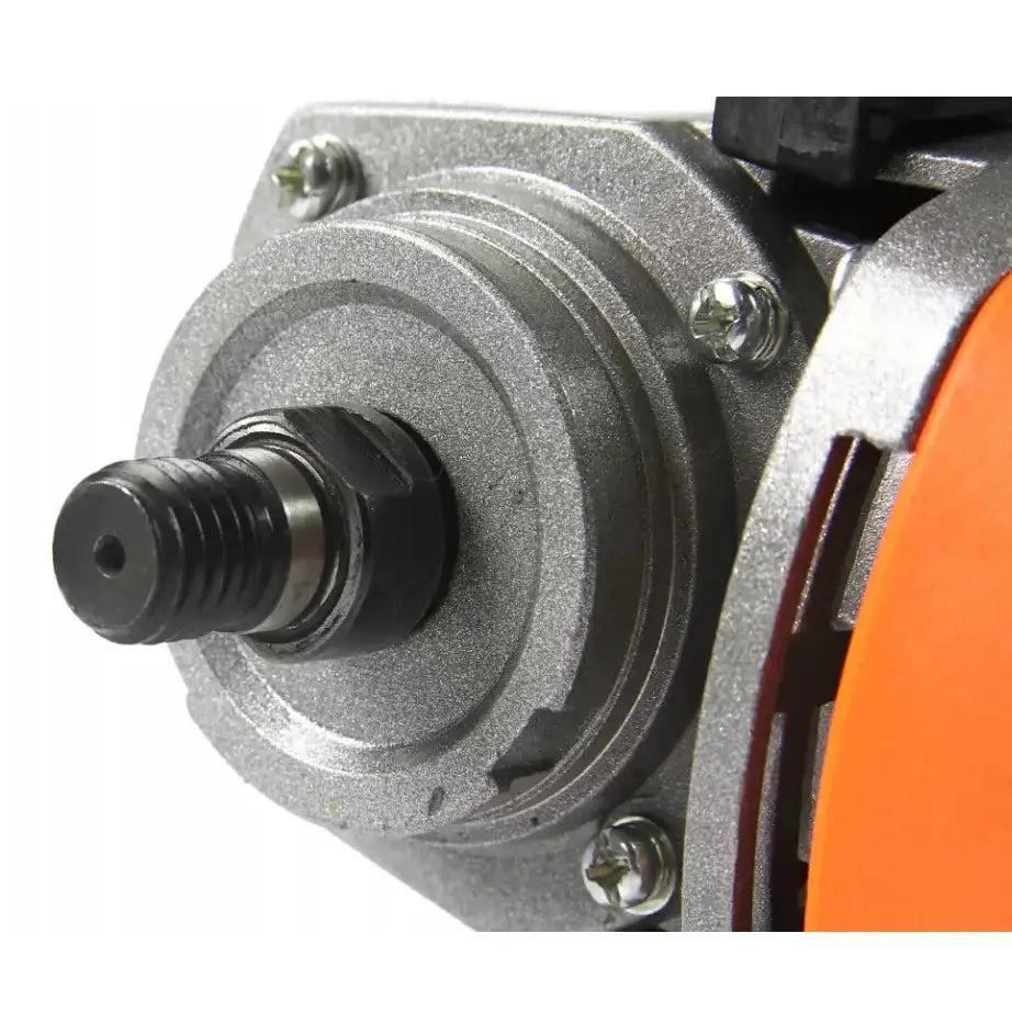 Poleringsmaskin, nærbilde av senteraksel med synlig gjenge, mutter og oransje deksel til høyre.