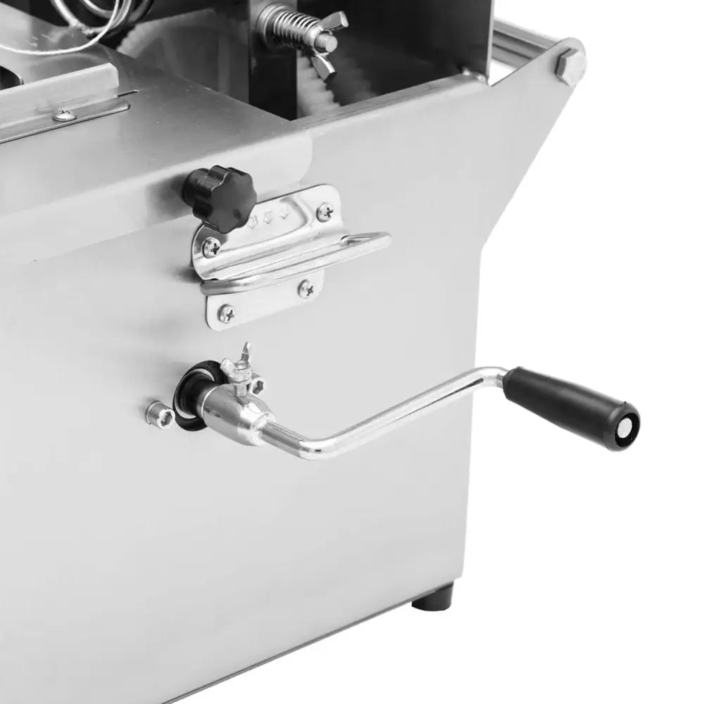 Pølsebinding maskin i børstet metall, sidevisning med kromsveiv, sort håndtak og detaljerte skruer.