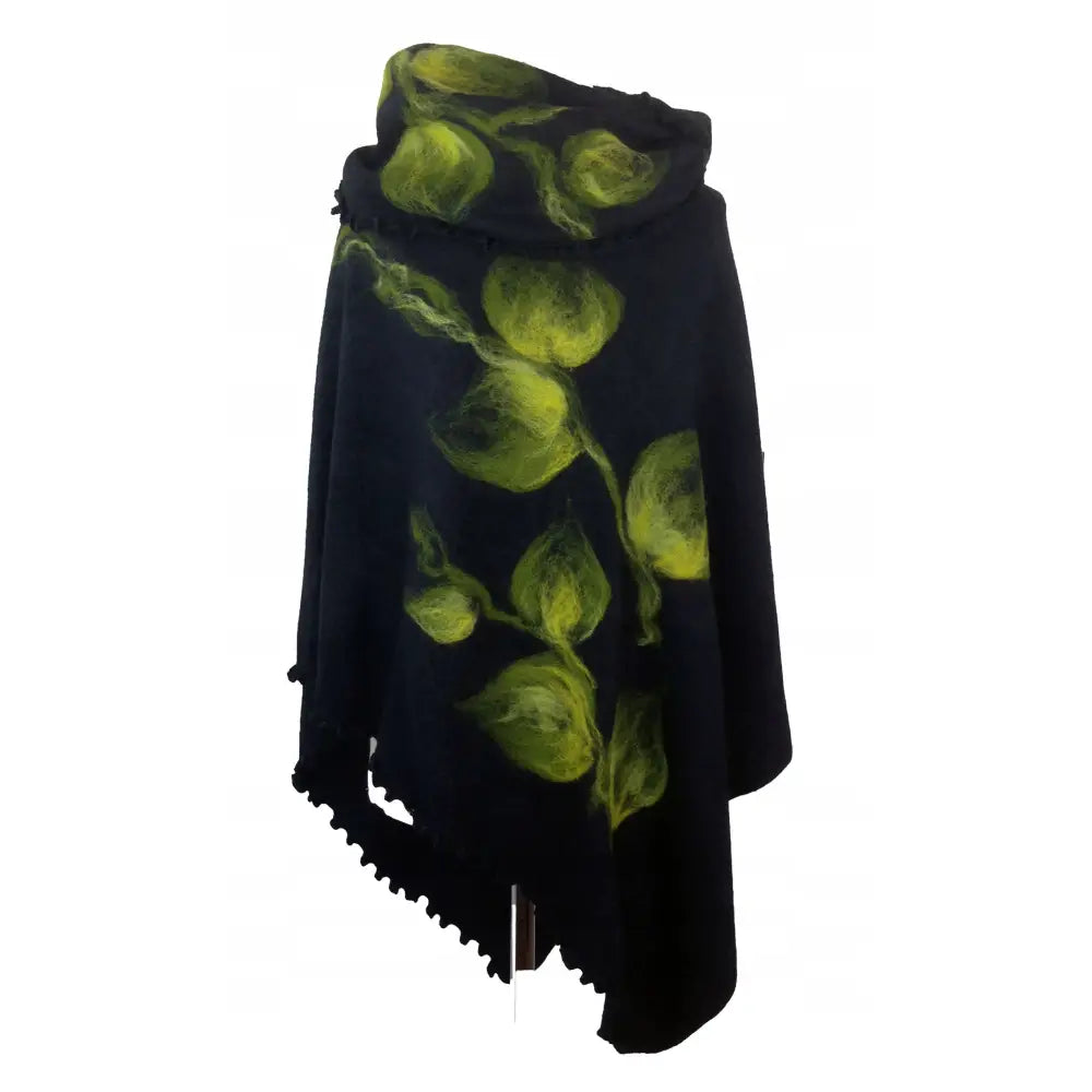 Poncho med Halskrage i Ullmaling Strikket Mønster