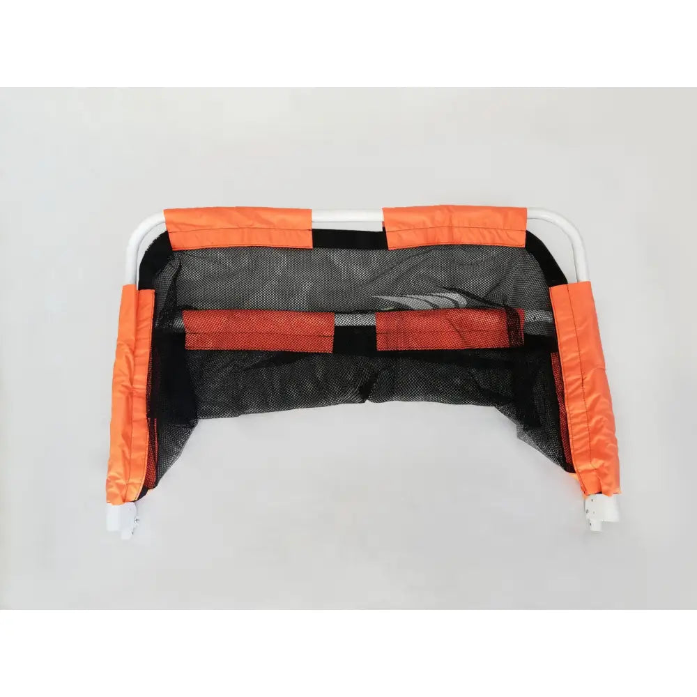 Port MINI sammenleggbar 120x80x60 cm, sammenlagt visning med svart netting, hvit ramme og oransje kanter.