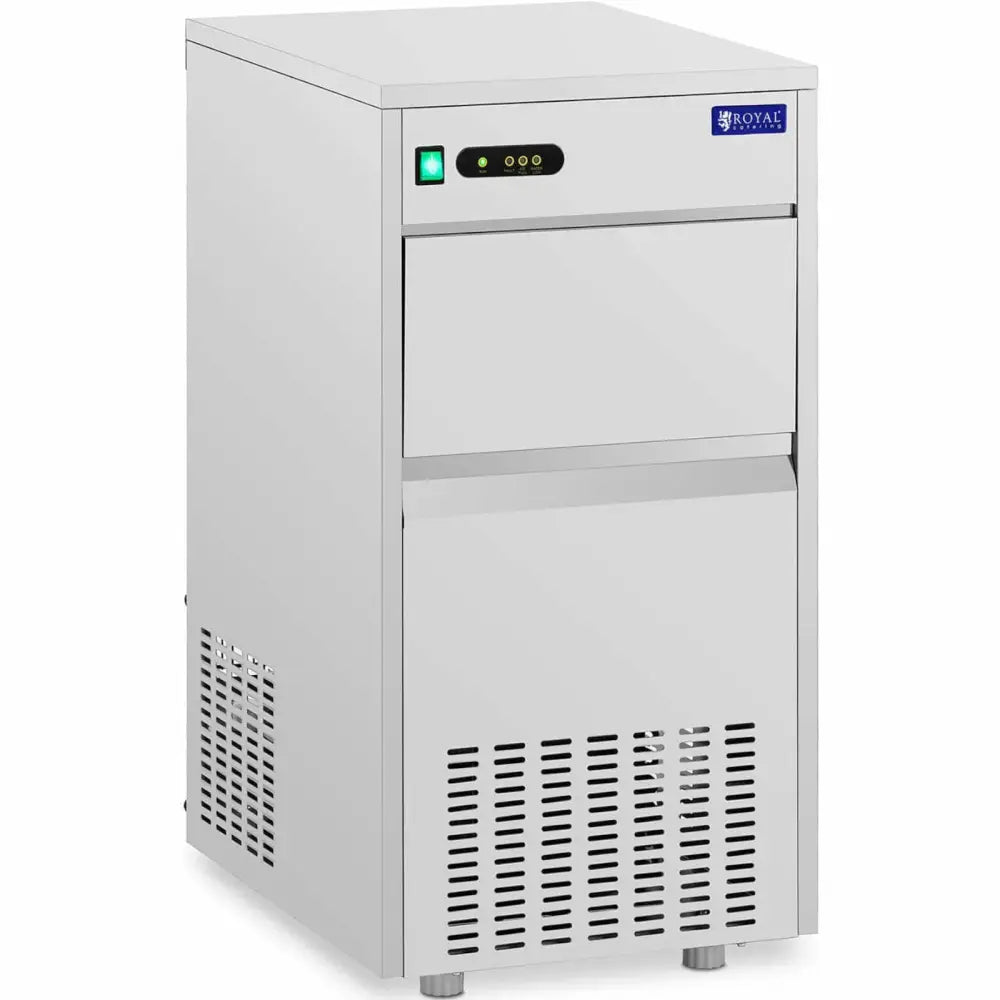 Profesjonell iskverkingsmaskin i rustfritt stål, skrå vinkel med synlige ventilasjonsrister og indikatorlamper.