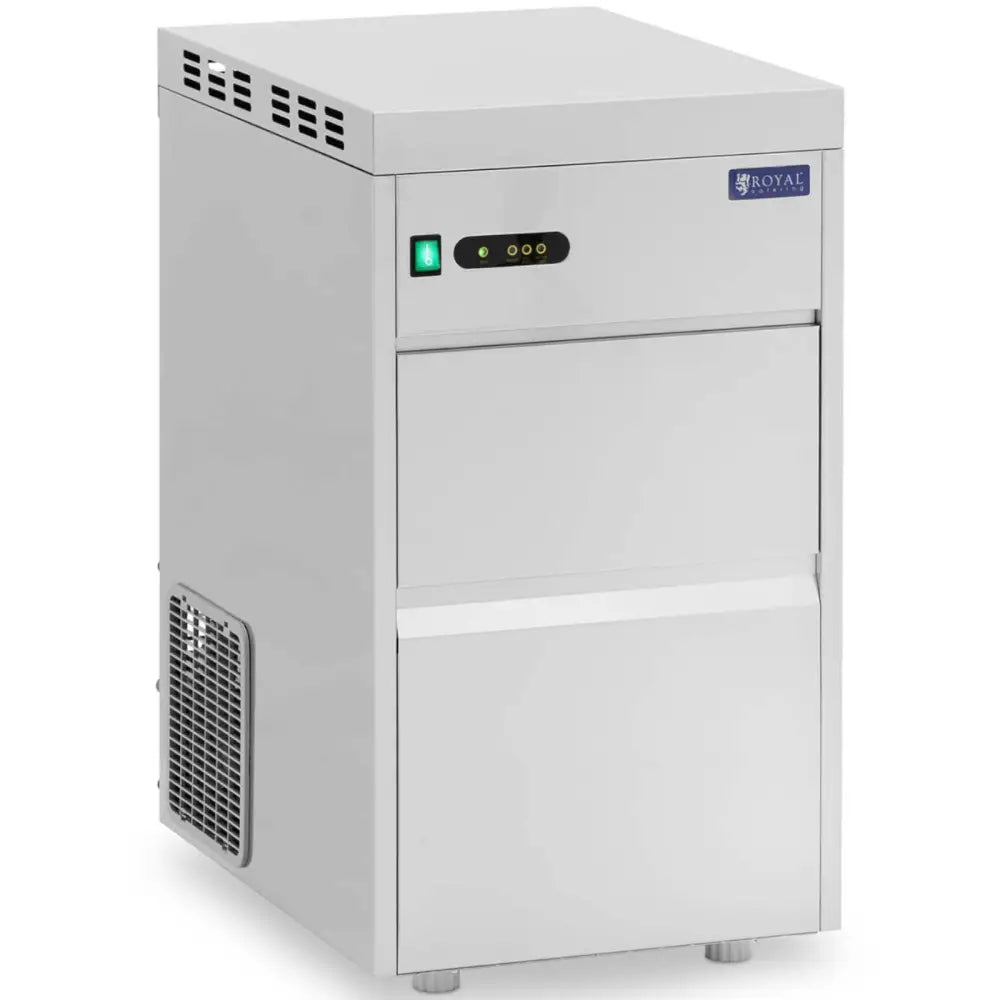 Profesjonell ismaskin i rustfritt stål, halvprofil med grønt lys, betjeningspanel og ventilasjonsgitter.
