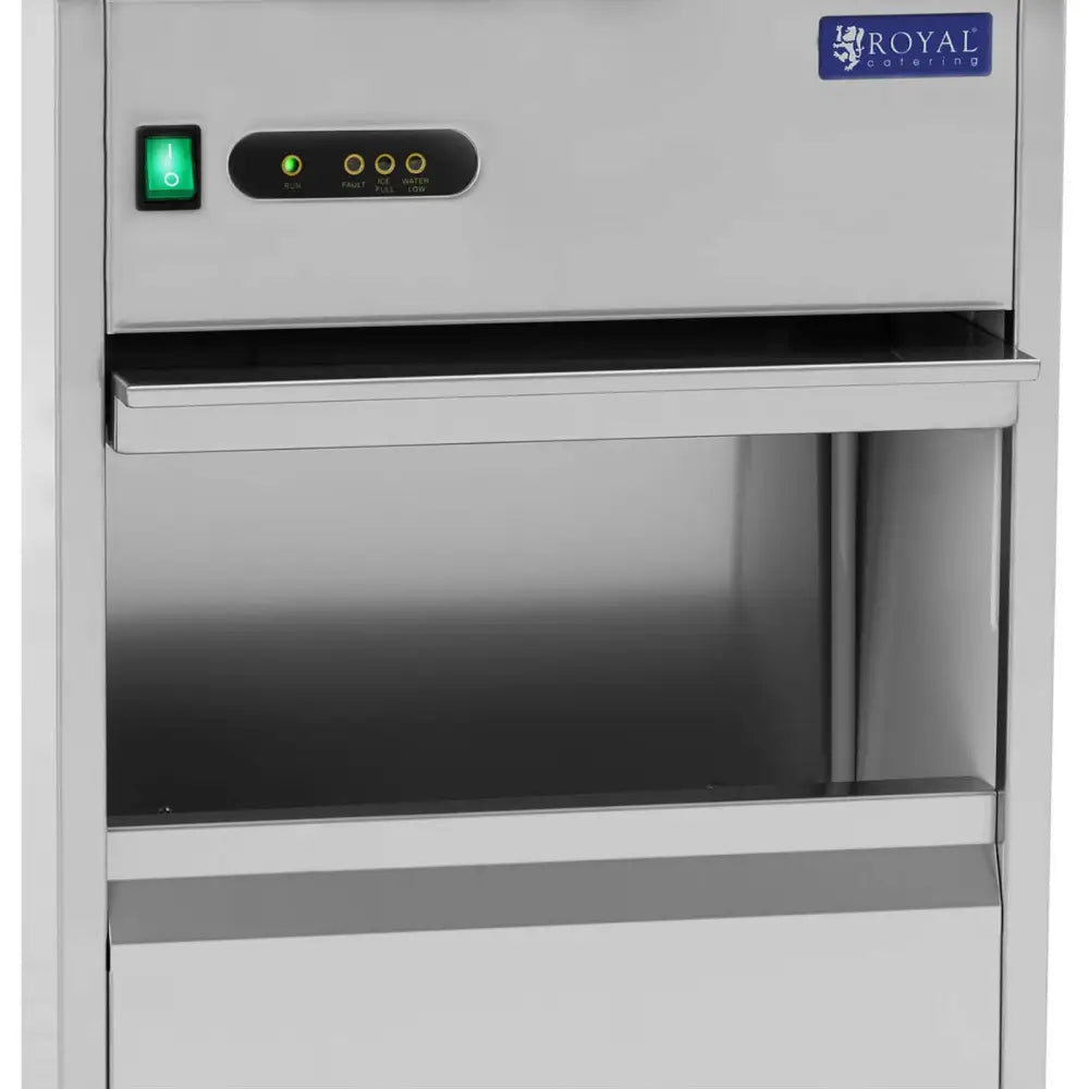 Profesjonell ismaskin, frontvisning med åpen serveringsluke, lyspanel og blå logo på rustfritt stål.