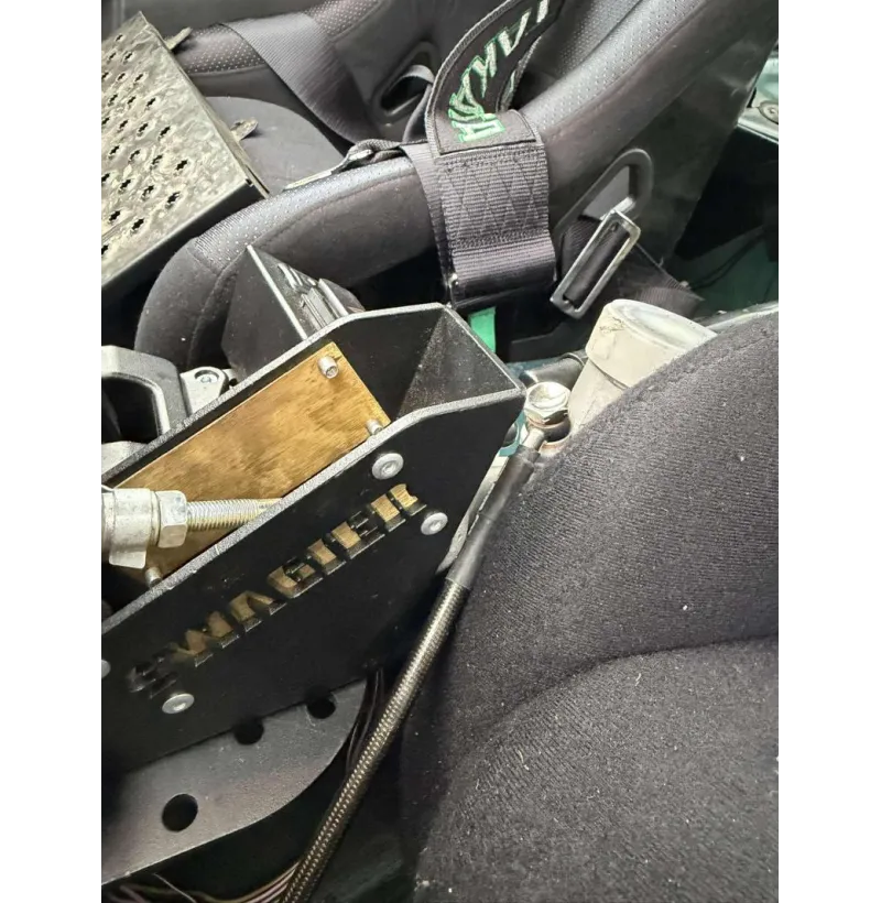 Detalj av 3/8 UNF banjo-tilkobling i rustfritt stål på hydraulisk bremseslange