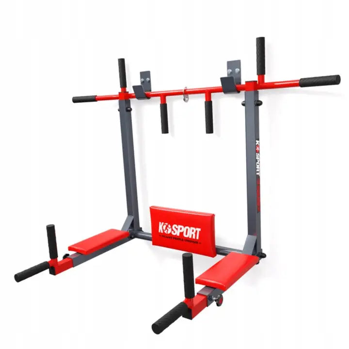 Pull-up bar og dipstasjon 2 i 1, metallramme med røde puter og sorte håndtak, frontvisning mot hvit bakgrunn.