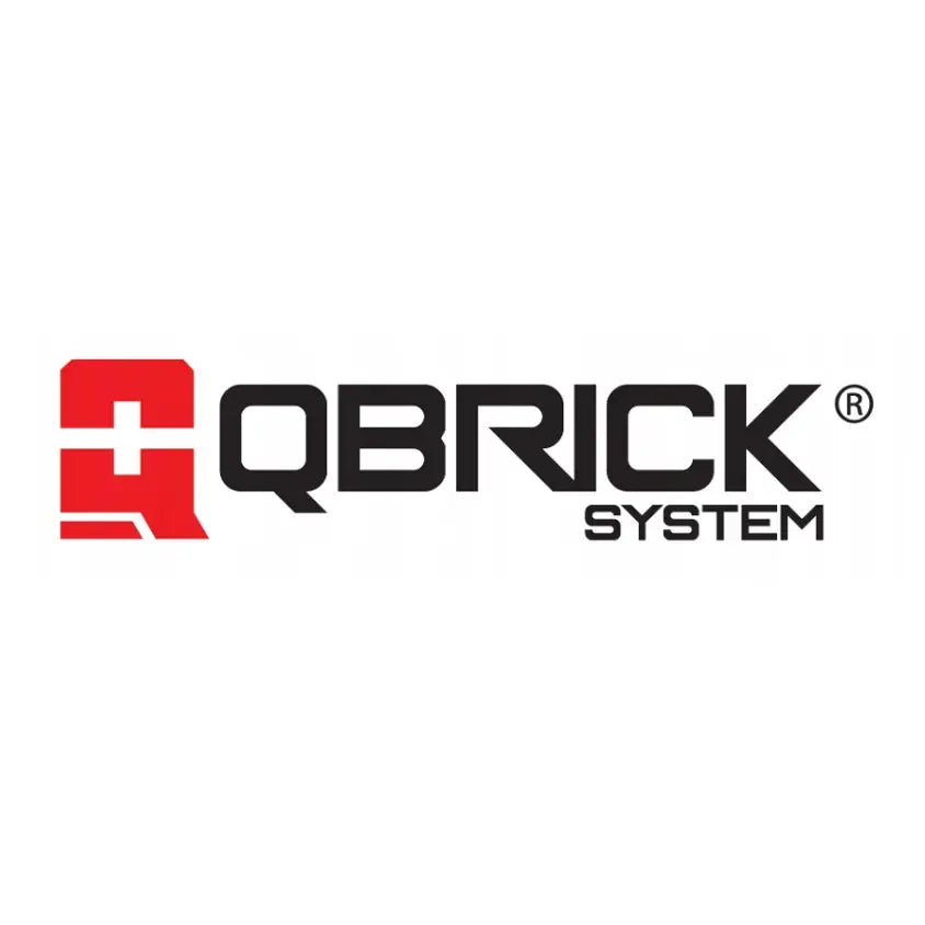 Qbrick System-logo i sort og rødt med moderne typografi på hvit bakgrunn, stilisert emblem til venstre.