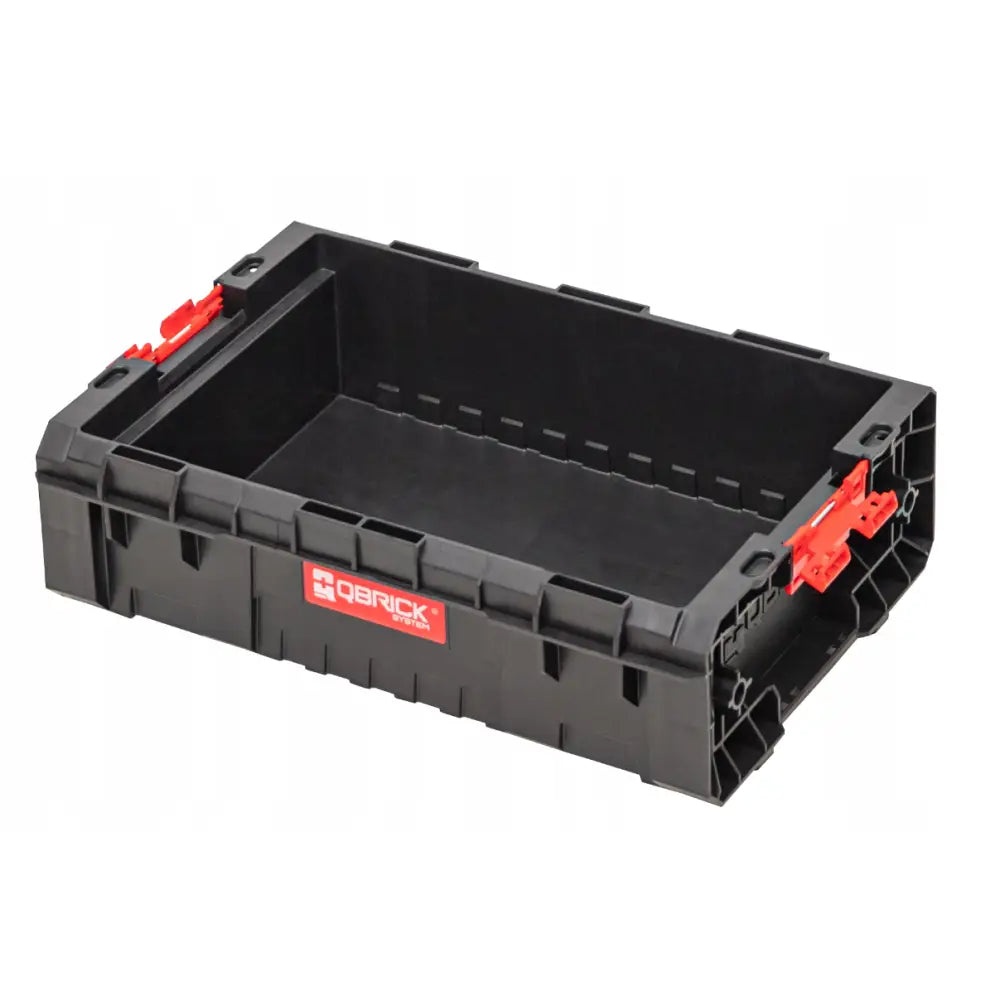 Qbrick System Pro Skuffeverksted Sett 1 Pluss, åpen svart kasse med røde klips vist skrått ovenfra.