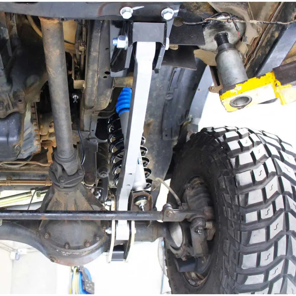 Radius Superior Engineering Lift 3-5’’ Senkning av Bakre Bærearm - Nissan Patrol Y61 97-10