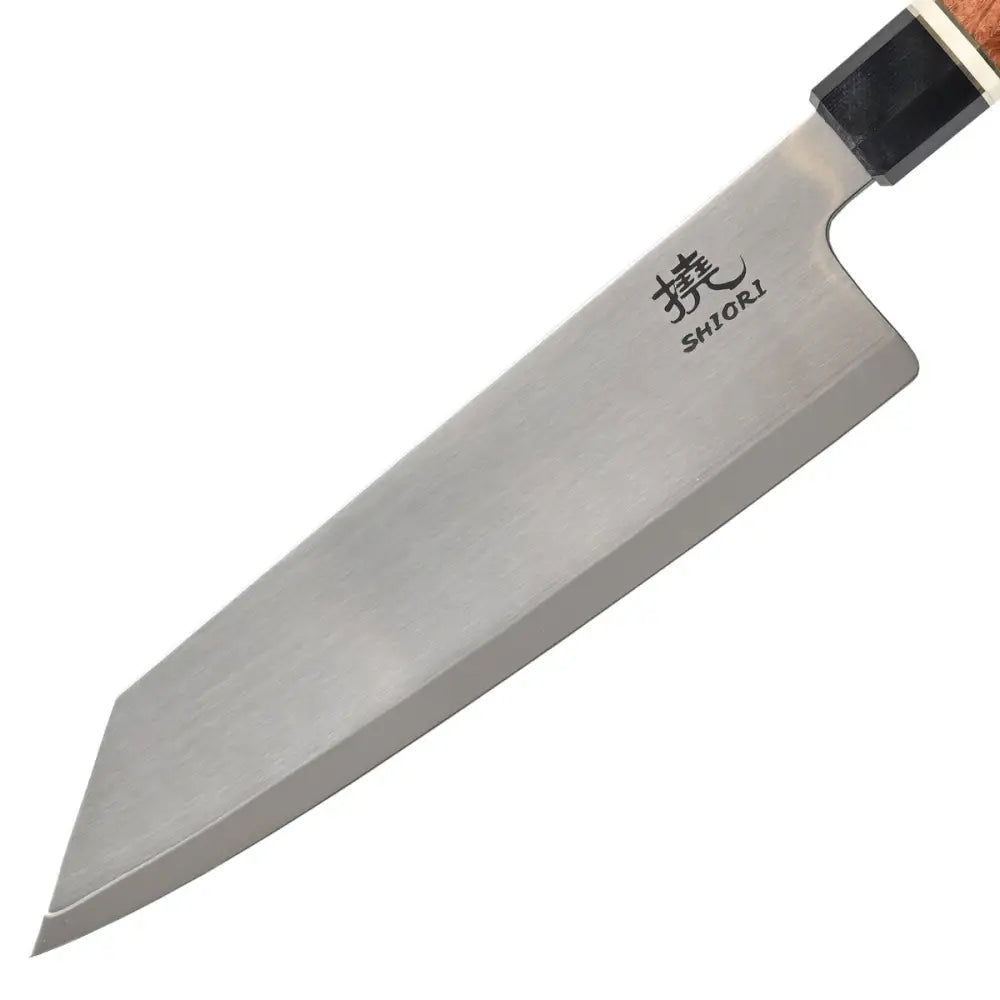 Kokkekniv Shiori Nubari Sifu, nærbilde av knivbladets rett kant, synlig logo og japanske tegn ved håndtaket.