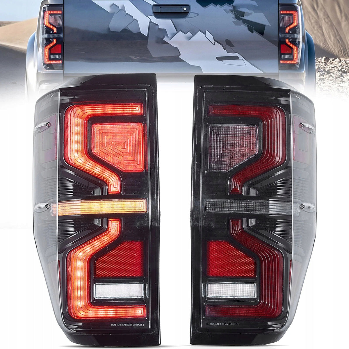 Baklykter Ford Ranger 11-22 i smoke med røde LED-felt og kamuflert pickup.