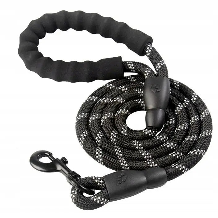 Refleks treningsline for hund 10 meter, svart og hvitt flettet med polstret håndtak og kraftig karabinkrok, sett ovenfra.