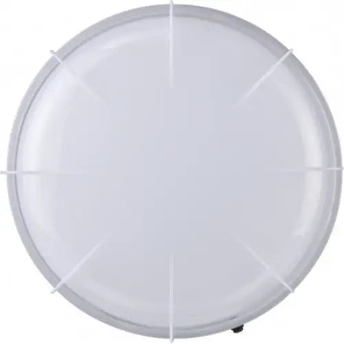 Reflektor LED 360°, hvitt rundt armatur med matt finish, seks ribber synlig foran for moderne design.