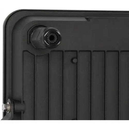 Reflektor LED JARO, nærbilde av riflet sort hjørne med kabelgjennomføring og synlig skrue til venstre.