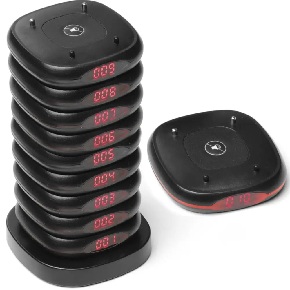 Restauranthjelpere for trådløst tilkalligssystem, ti svarte enheter med rød LED-skjerm, én enhet ved siden av.