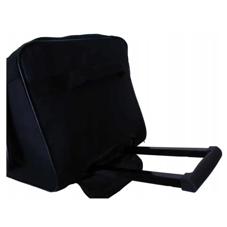 Rgl 250L reisebag med hjul, bakfra med uttrekkbart håndtak og synlig glidelås mot lys bakgrunn.