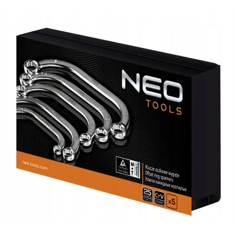 Ringnøkler 9-22 mm sett fra NEO TOOLS i sort og oransje eske, fem blanke nøkler synlig fra skrå vinkel.