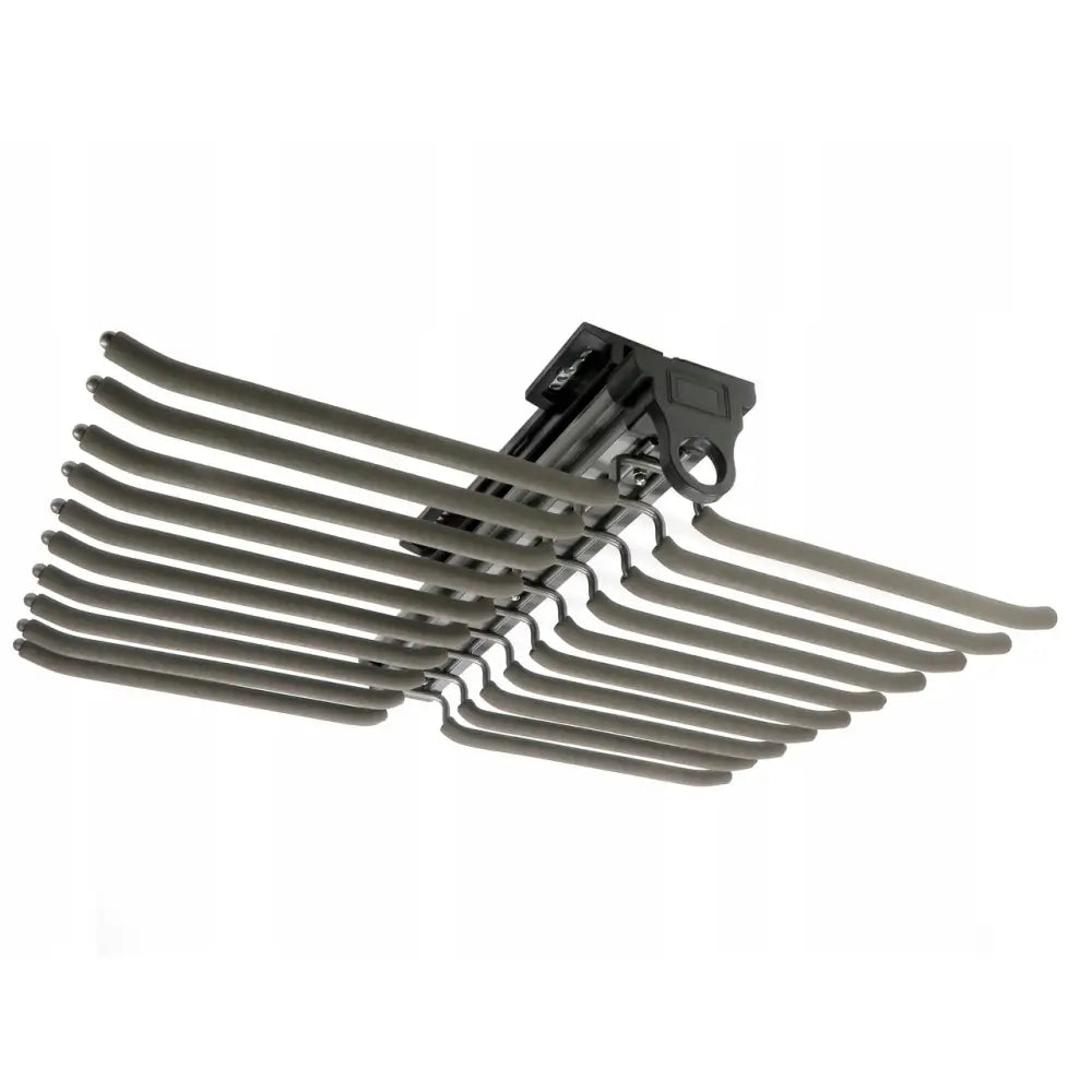 Robust hengende buksehenger med grå uttrekkbar stangholder og flere metallstenger sett fra skrå vinkel.