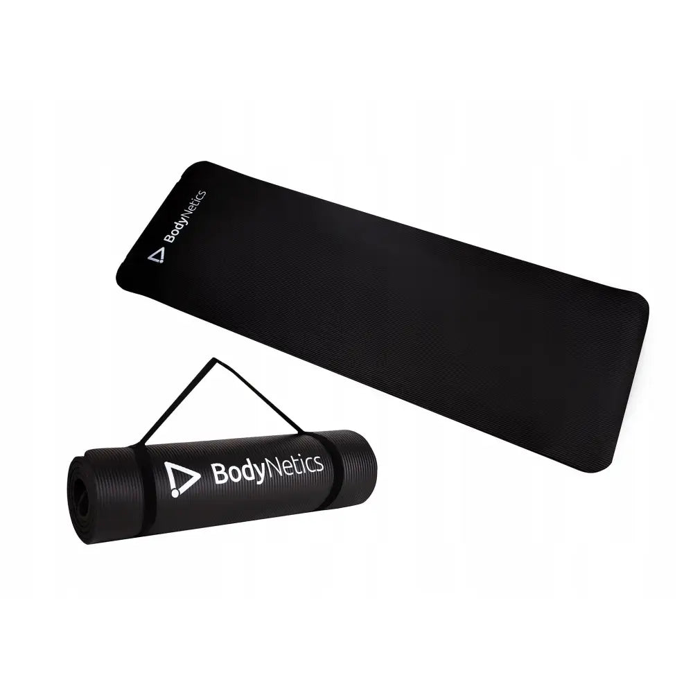 Robust yogamatte svart 180x60 cm, vist utrullet og sammenrullet med bærerem og tydelig logo.