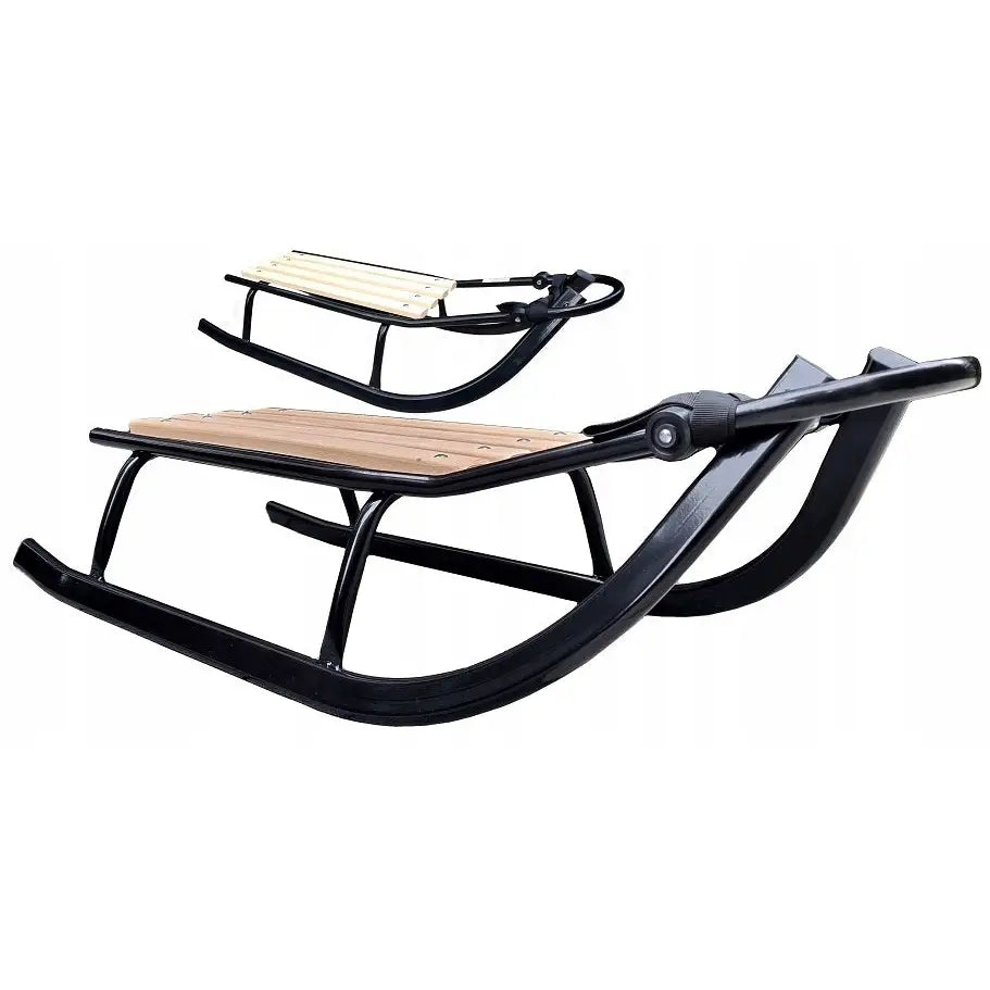 Robuste Akebrett Aston Sport, sort metallramme og lyst tresete, sideprofil med synlig håndtak.